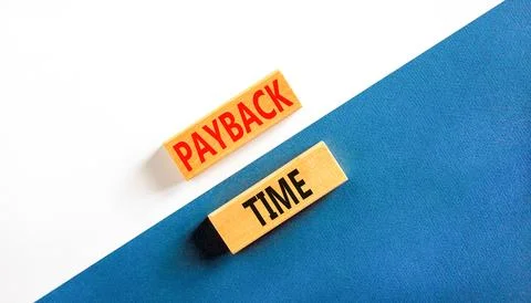 Payback time symbol. Concept words Payback time on wooden blocks. Beautiful.. Foto stock