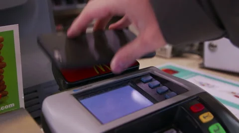 Paying with Apple Pay and iPhone 6 Vidéo 46088199