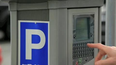 Paying a parking meter Видео 10920774