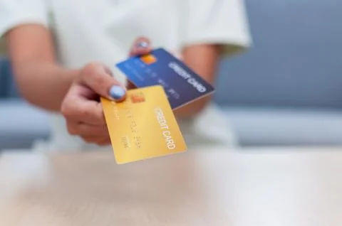 Payment processing event user hands over credit cards at coffee shop lifest.. Fotos de archivo