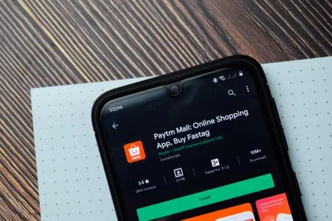 Paytm Mall dev application on Smartphone screen. Stock-Fotos
