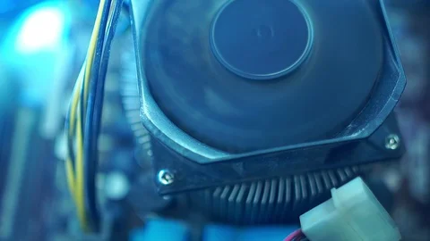 PC components in dust. Extra close-up CPU fan. He stops working, broke. Dust and Vídeos de archivo 101878232