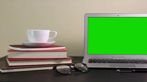 PC computer with coffee cub and notebook on table Vidéo 64912816