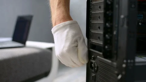 PC personal computer maintenance master unscrews bolt screw pin and opens case 스톡 동영상 91225433