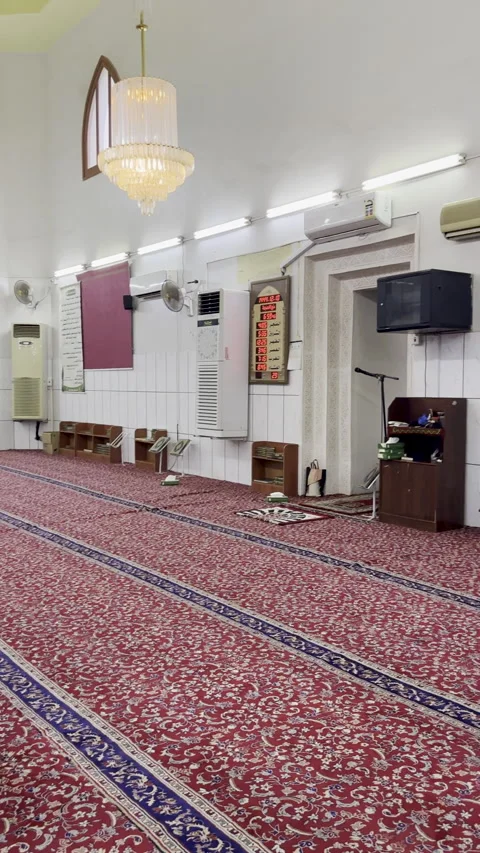 Peaceful Interior View of Abu Zar Ghafari Mosque Vídeo Stock 329627785
