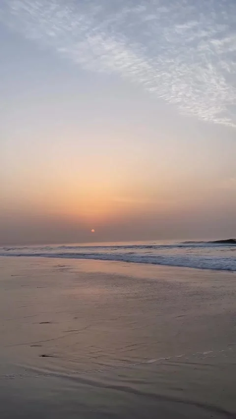 Peaceful Ocean Beach at Sunset with Gentle Waves Video stock 341318595