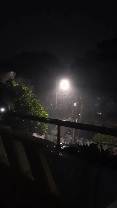 Peaceful Raining Night, Vertical 4k Footage Stock-Footage 335723016