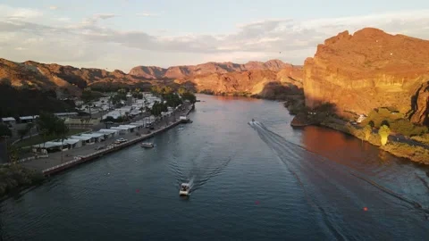 A Peaceful River Cuts Through Desert Terrain Vídeo Stock 209293585