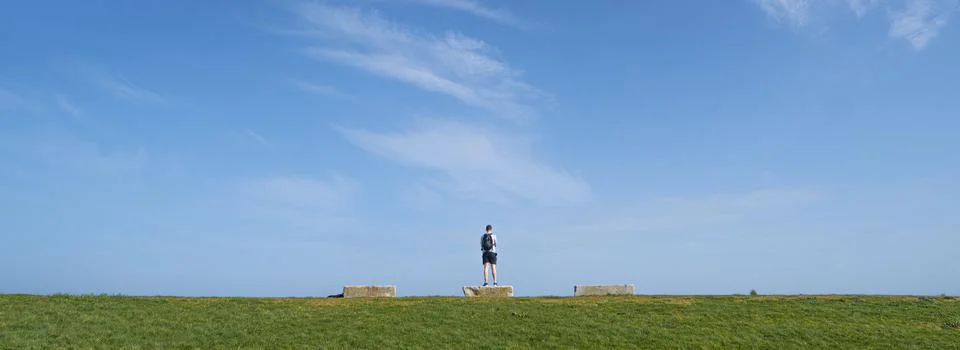Peaceful summer stroll by the cliffs Fotos Stock
