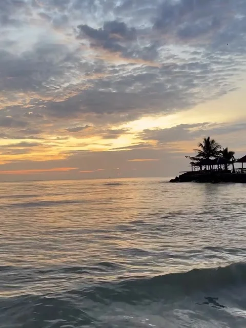 Peaceful Sunset Over Ocean Waves Stock-Footage 340871039