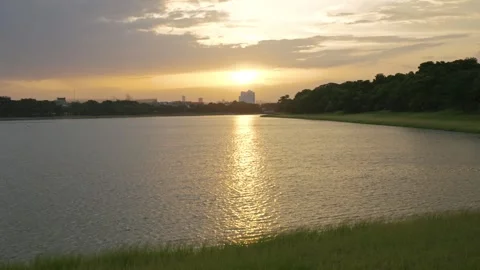 Peaceful Sunset Reflection Across the Lake 스톡 동영상 314707100