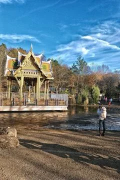 Peaceful Temple Park Setting Foto stock
