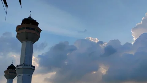Peaceful view of a tall Islamic tower against blue sky and soft clouds . Stock Footage 320504879