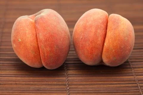 Peach on a bamboo mat Stock-Fotos