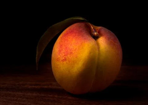 Peach on black backgroundFAAF Foto stock