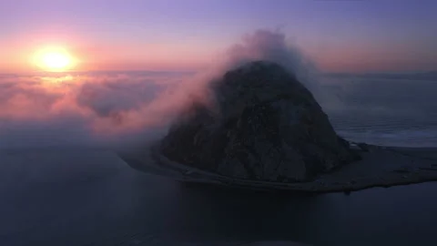 Peach golden clouds in sunset sky. Pink purple cloudscape rock on ocean coast 스톡 동영상 145423036