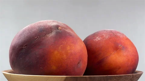 Peaches on a plate rotate. Stock Footage 137785907