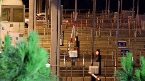 Péage d'autoroute de nuit Stock Footage 80834435