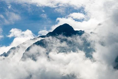 Peak between white clouds, hike (2 day tour) to Tiger Leaping Gorge of the Stock Photos