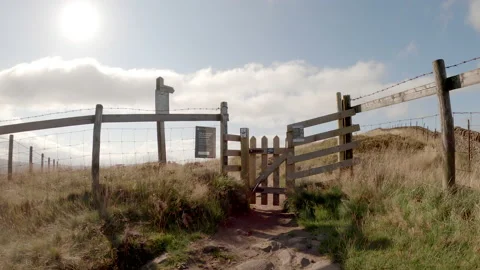 Peak District hike up to Shining Tor summit through second gate Stock Footage 159988906