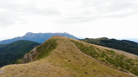 Peak Mountain Gathering 스톡 동영상 114285811