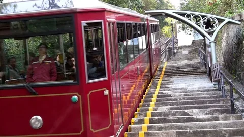Peak tram approaching downwards 動画素材 76745177