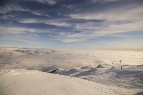 Peaks of mountains above the clouds 库存影片 84723559