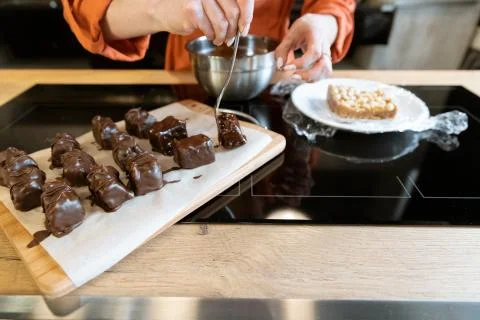 Peanut Bar Cooking Process in Chocolate Glaze Fotos de archivo