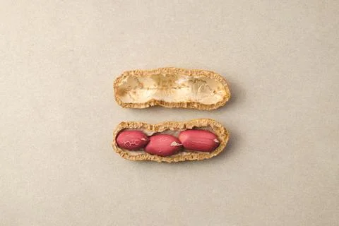 Peanut delight on a minimal background showcasing natural beauty Foto stock