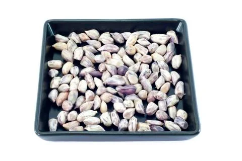 Peanuts on black plate. Foto stock