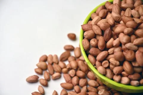Peanuts in Bowl Angled Top View with Defocus Background Macro Photography 스톡 사진
