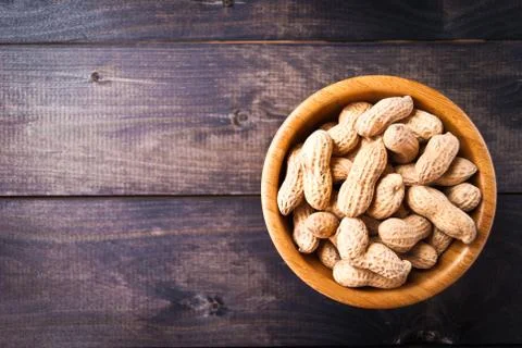 Peanuts in bowl 库存照片