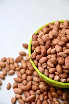 Peanuts in Bowl Top View with Defocus Background Macro Photography Vertical.. Foto stock