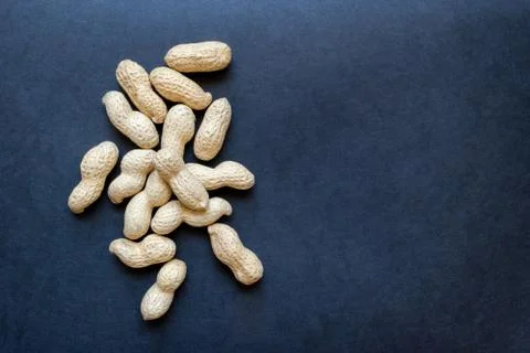 Peanuts with Nutshell on Black Background Surface with Copy Space Foto stock