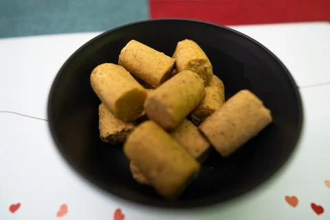 Peanuts in the shape of sweets, pacoca, cornmeal cake and peanut butter on bread Foto stock