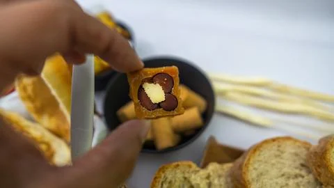 Peanuts in the shape of sweets, paçoca, cornmeal cake and peanut butter on bre Foto stock