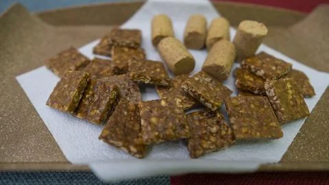 Peanuts in the shape of sweets, paoca, cornmeal cake and peanut butter on - Foto stock