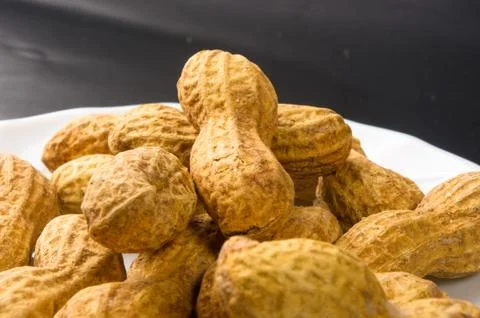 Peanuts in shell on dark background, close up Foto stock