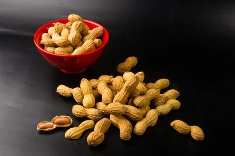 Peanuts in shell on dark background, close up Foto stock