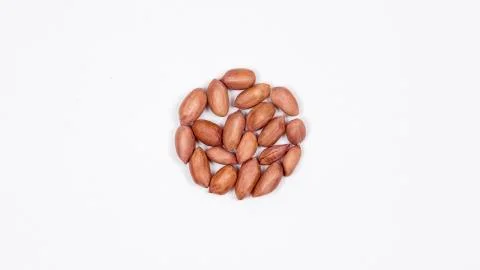Peanuts on a white background. peanuts in the shape of a circle. 스톡 사진