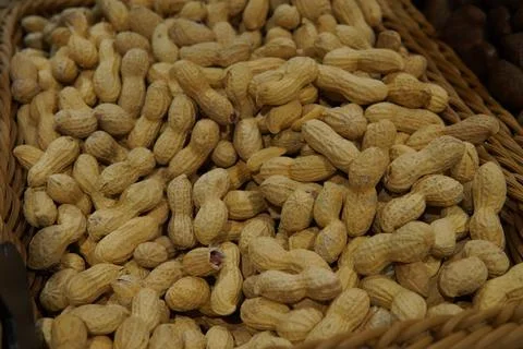 Peanuts in a wicker basket. Stock-Fotos