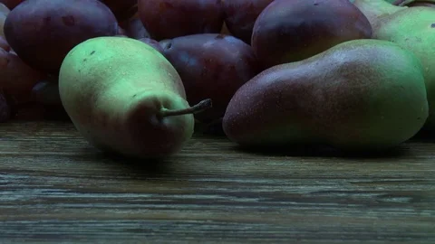 Pear falls before fruits 스톡 동영상 80107647