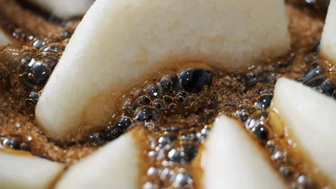 Pear Slices Caramelizing in Bubbling Sugar Syrup Close Up. Video stock 346861953