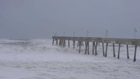 Pear with waves in the storm 스톡 동영상 113054900