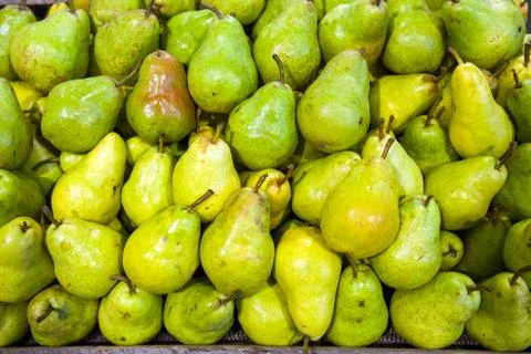 Pears in food store 스톡 사진