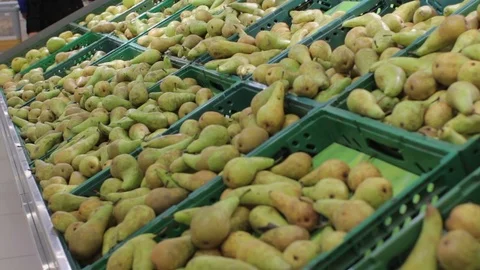 Pears at the store Video stock 72728539