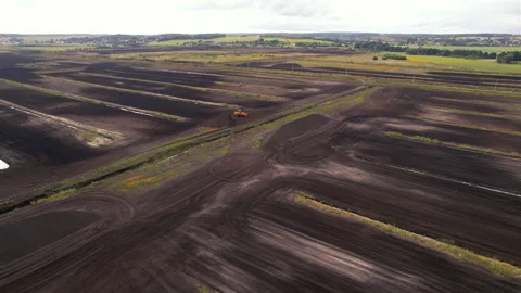Peat extraction site. Harvester at collecting peat on peatlands. Vidéo 161414088