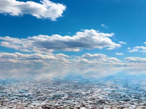 Pebble beach and sky Stockfoto's