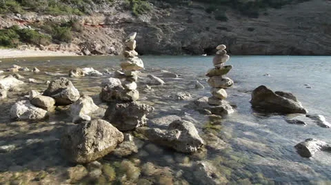 Pebble beach, stone balance Video stock 24372592