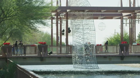 Pedestrian bridge and art structure in Scottsdale, Arizona in slow motion Vidéo 204769972